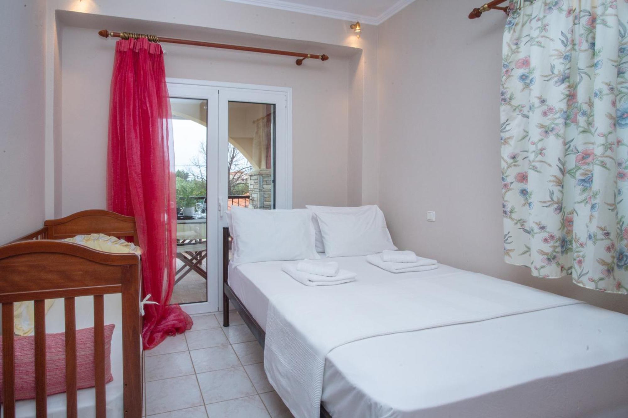 Private 6-Bdrm Villa With Garden 150M To Beach Paradisos Exterior photo