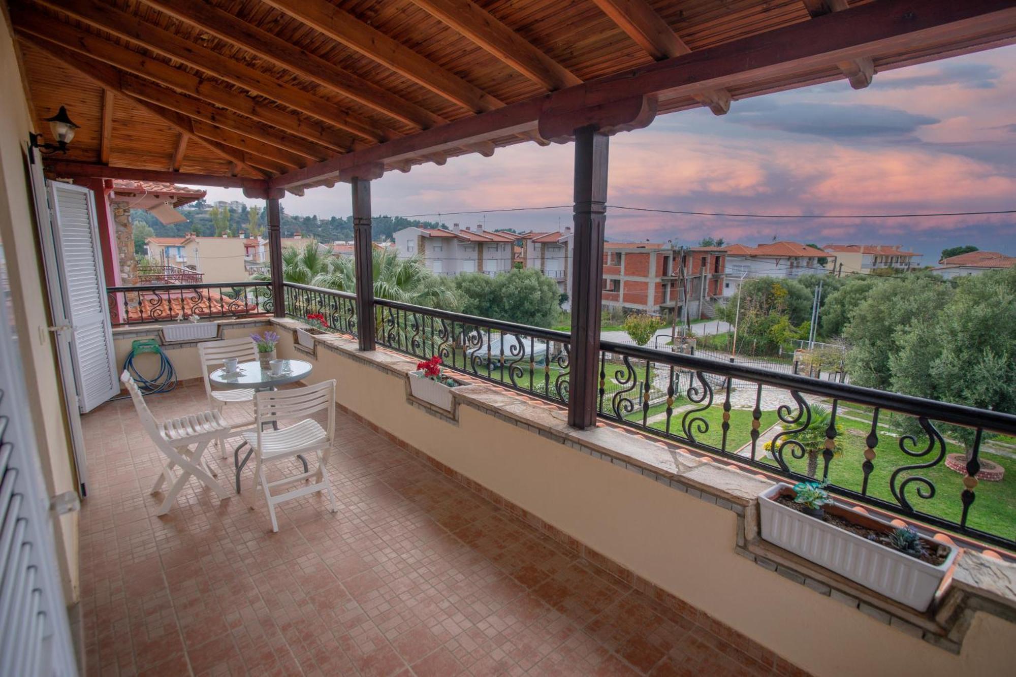 Private 6-Bdrm Villa With Garden 150M To Beach Paradisos Exterior photo