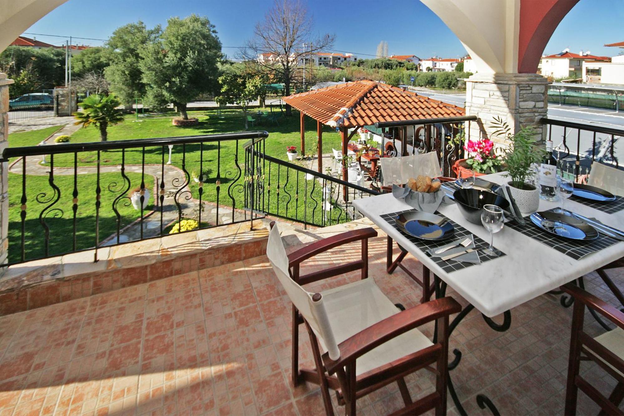 Private 6-Bdrm Villa With Garden 150M To Beach Paradisos Exterior photo