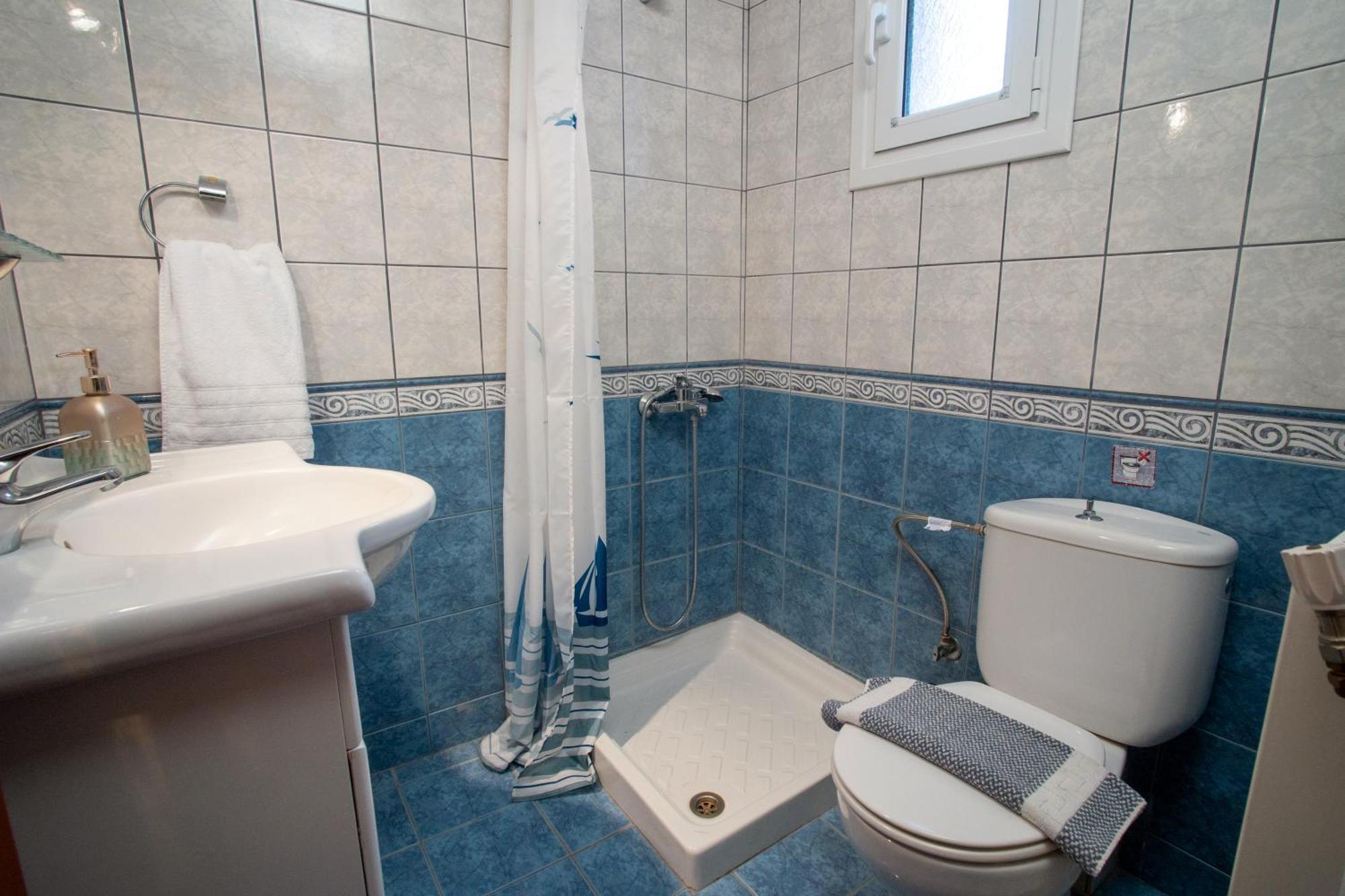 Private 6-Bdrm Villa With Garden 150M To Beach Paradisos Exterior photo