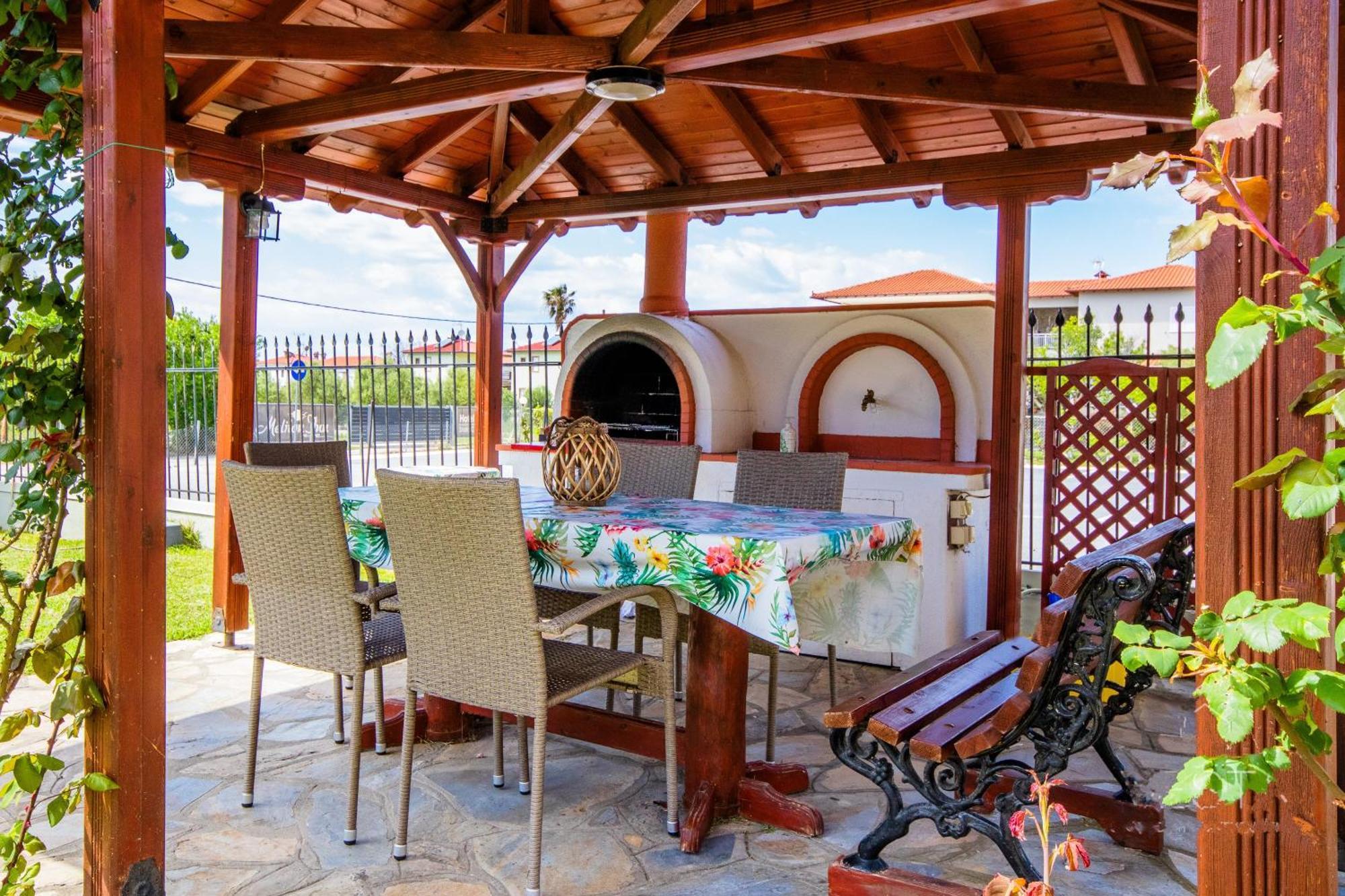 Private 6-Bdrm Villa With Garden 150M To Beach Paradisos Exterior photo