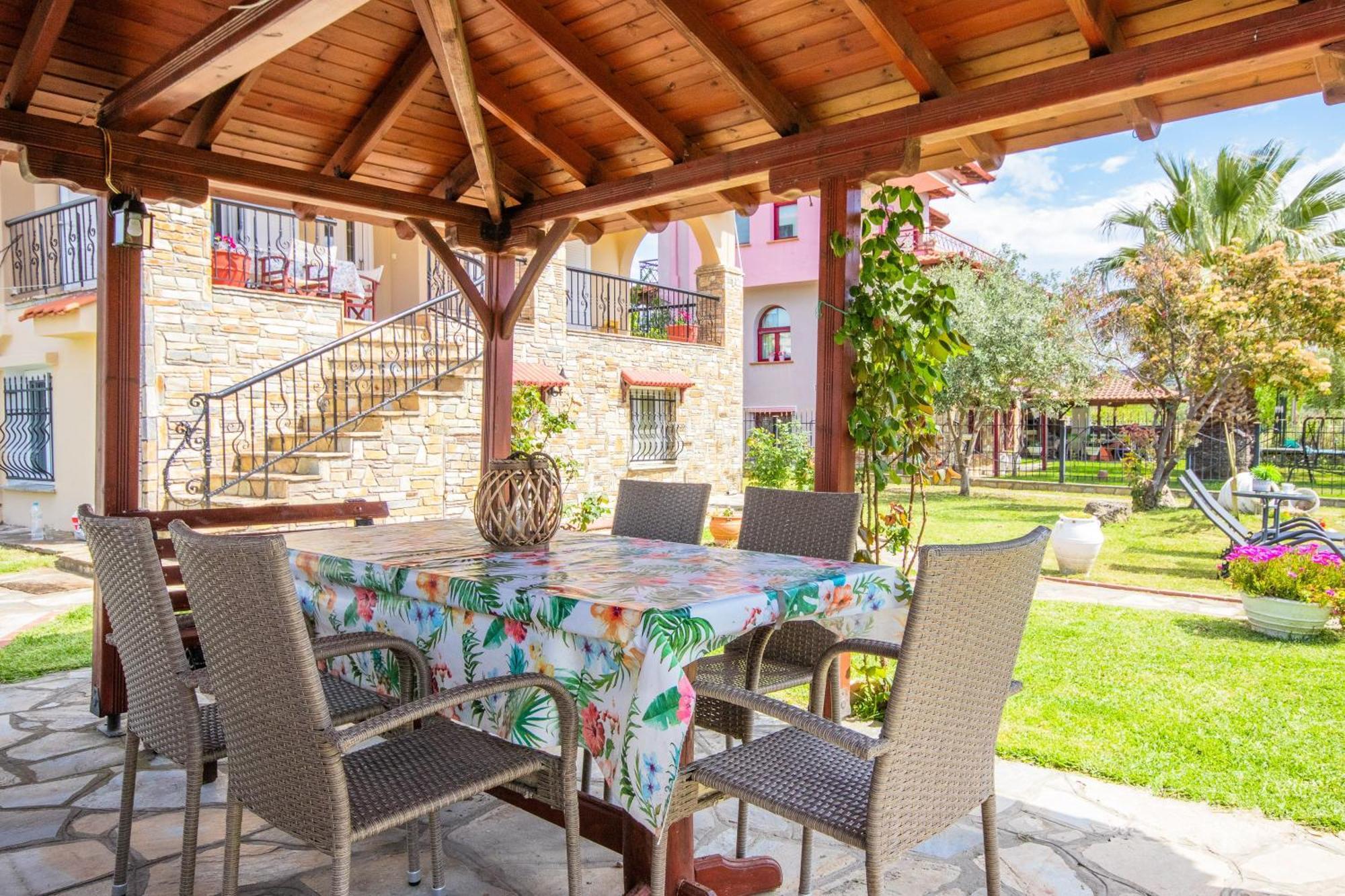 Private 6-Bdrm Villa With Garden 150M To Beach Paradisos Exterior photo