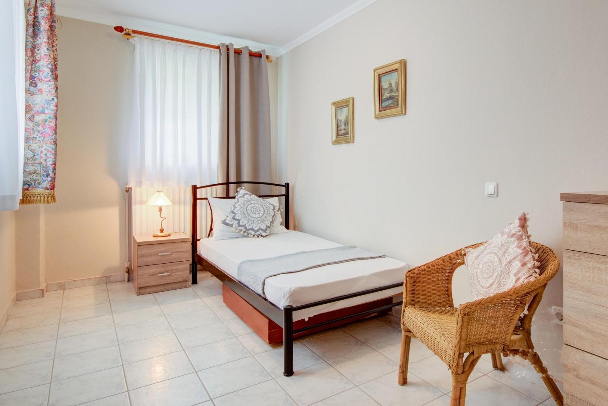 Private 6-Bdrm Villa With Garden 150M To Beach Paradisos Exterior photo